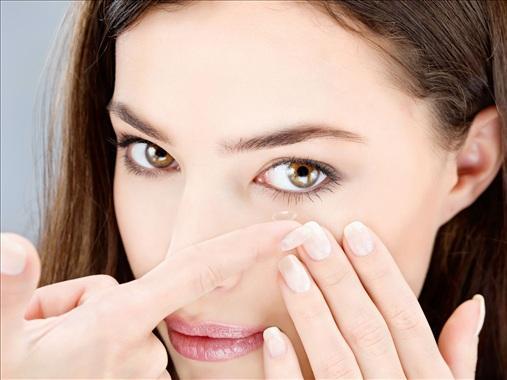隱形眼鏡讓你不適？這個(gè)方法能解決！